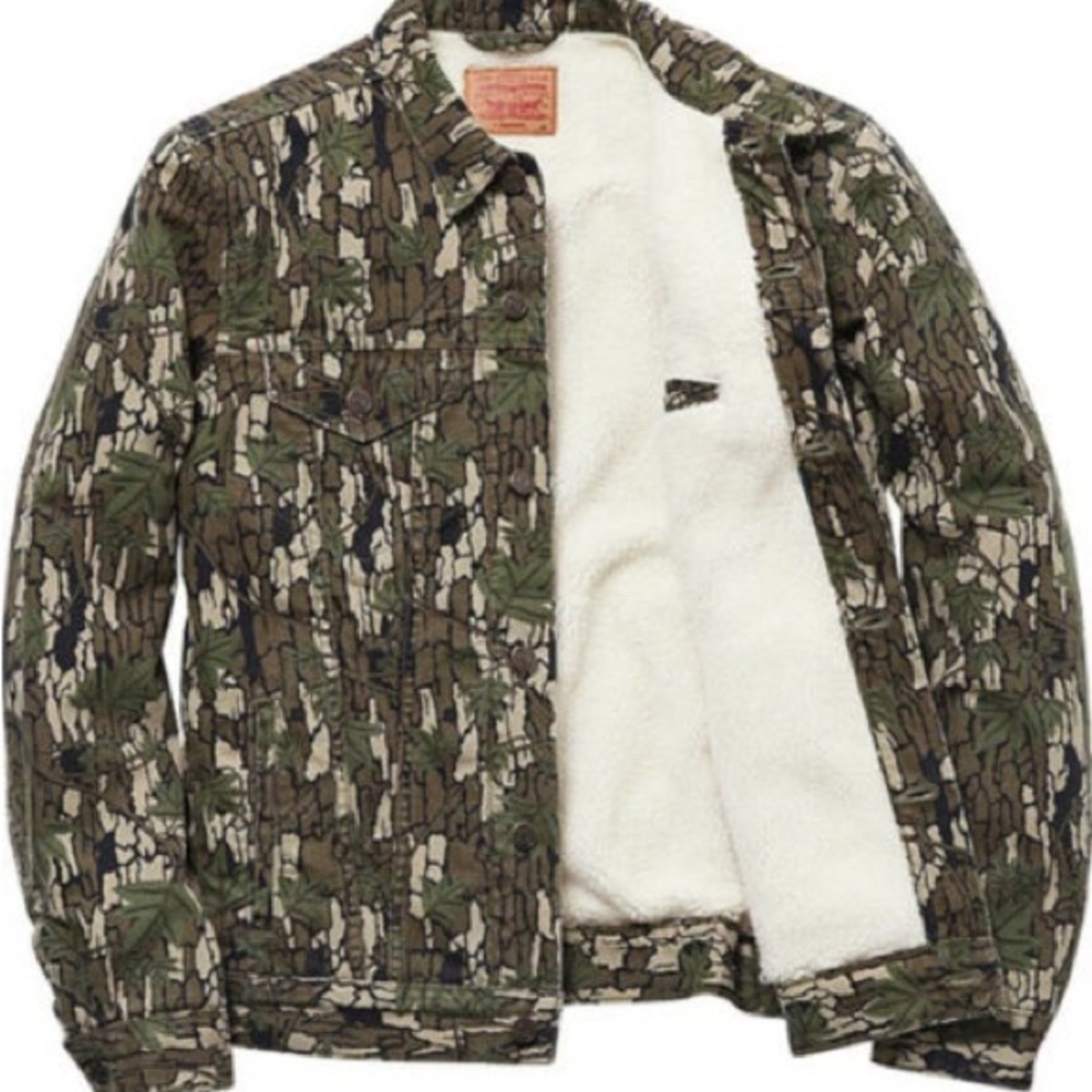 Supreme Levi’s Sherpa Trucker Jacket Camouflage